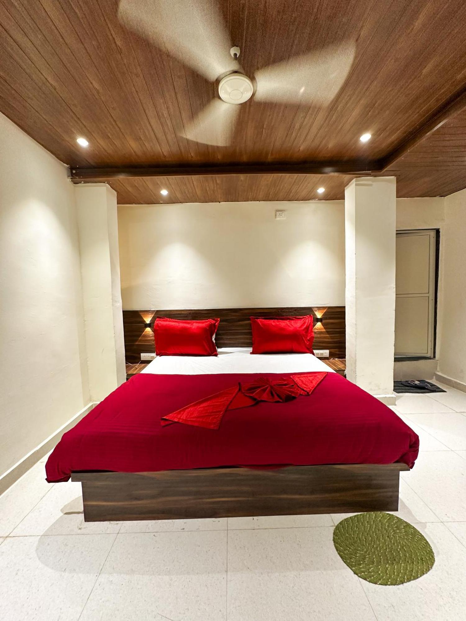 Hotel Payal & Restaurent Pachmarhi Exterior photo