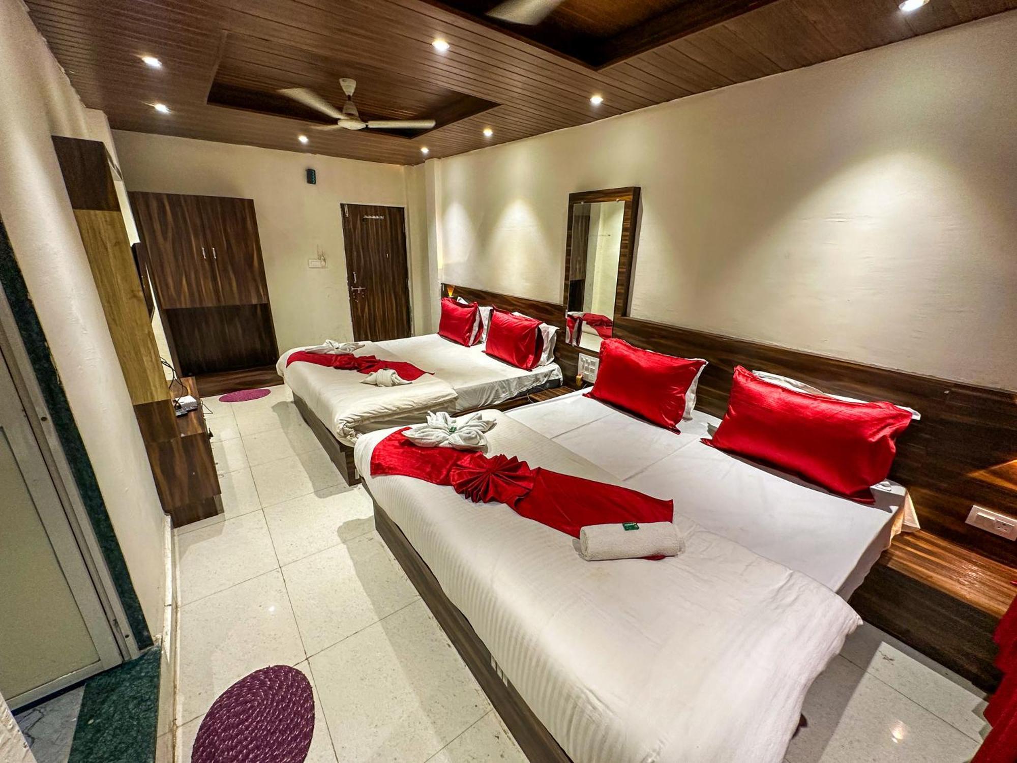 Hotel Payal & Restaurent Pachmarhi Exterior photo